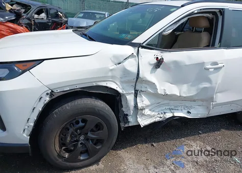 2019 Toyota Rav4 Le z USA, uszkodzony, nr VIN JTMF1RFV0KD045059